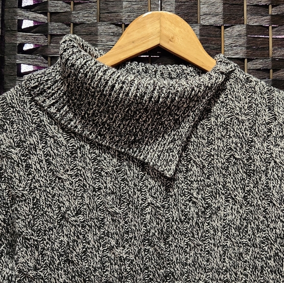 Liz Claiborne Sweater - Picture 3 of 6